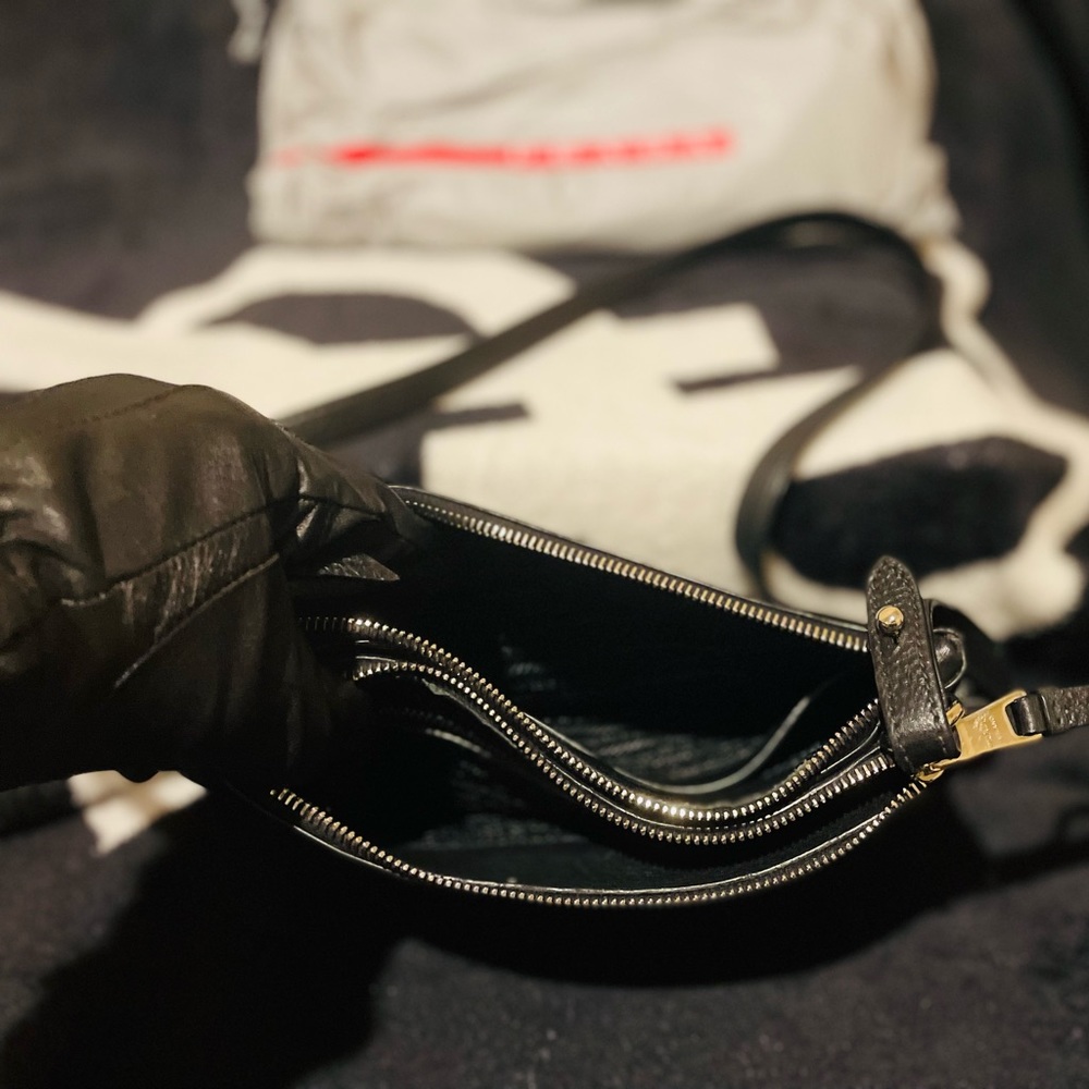 Authentic Prada Vitello Phen black Leather Crossbody Bag with dustbag - Picture 5 of 8